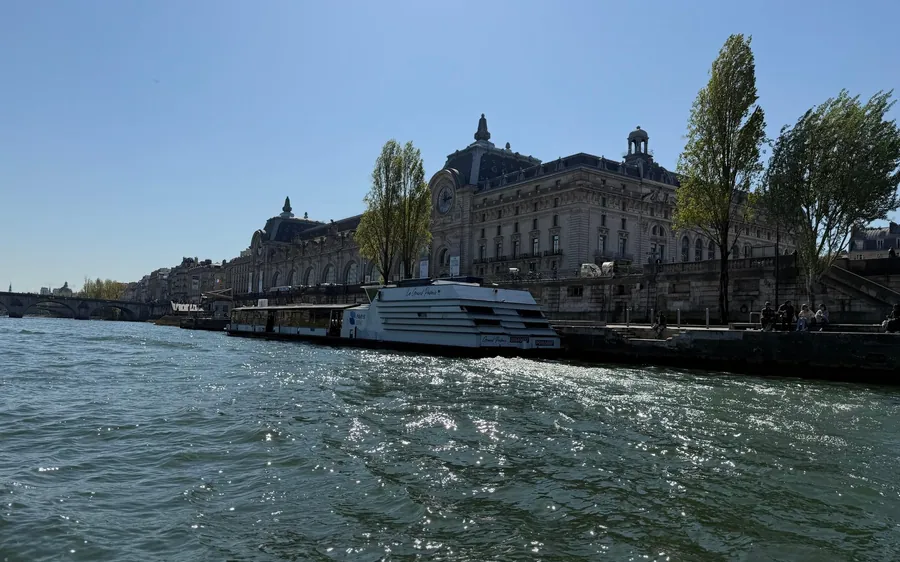 A boat passing the Musée d’Orsay on the Seine